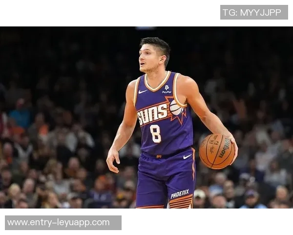 格雷森阿伦称赞布克传球能力称自己会积极跑位配合突破